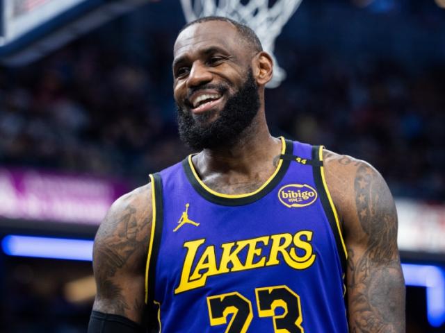 亚博中国官网-避开奢侈税+全额中产！詹姆斯或继续降薪一舞再舞