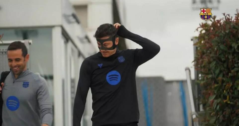 亚博app-每体：莱万今天参加合练，预计能入选对阵毕包的名单