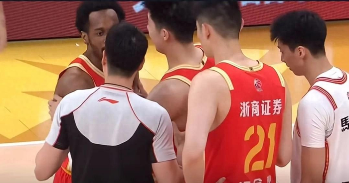 亚博中国官网-吹CBA,还得外籍裁判|本土裁判|东京奥运会|中国篮协|加藤誉树|nba_新浪体育_新浪新闻